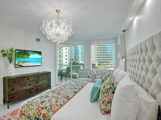 Building Photo - 411 N New River Dr E