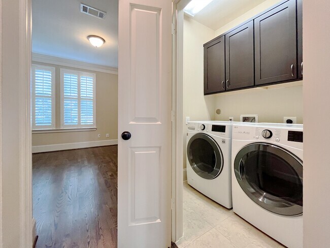 Building Photo - 5207 Gibson St