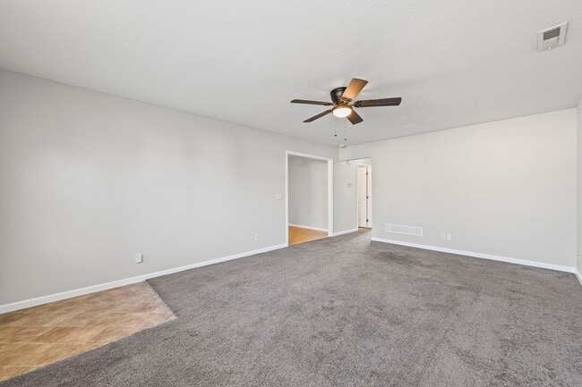 Building Photo - Cute Two Bedroom Home