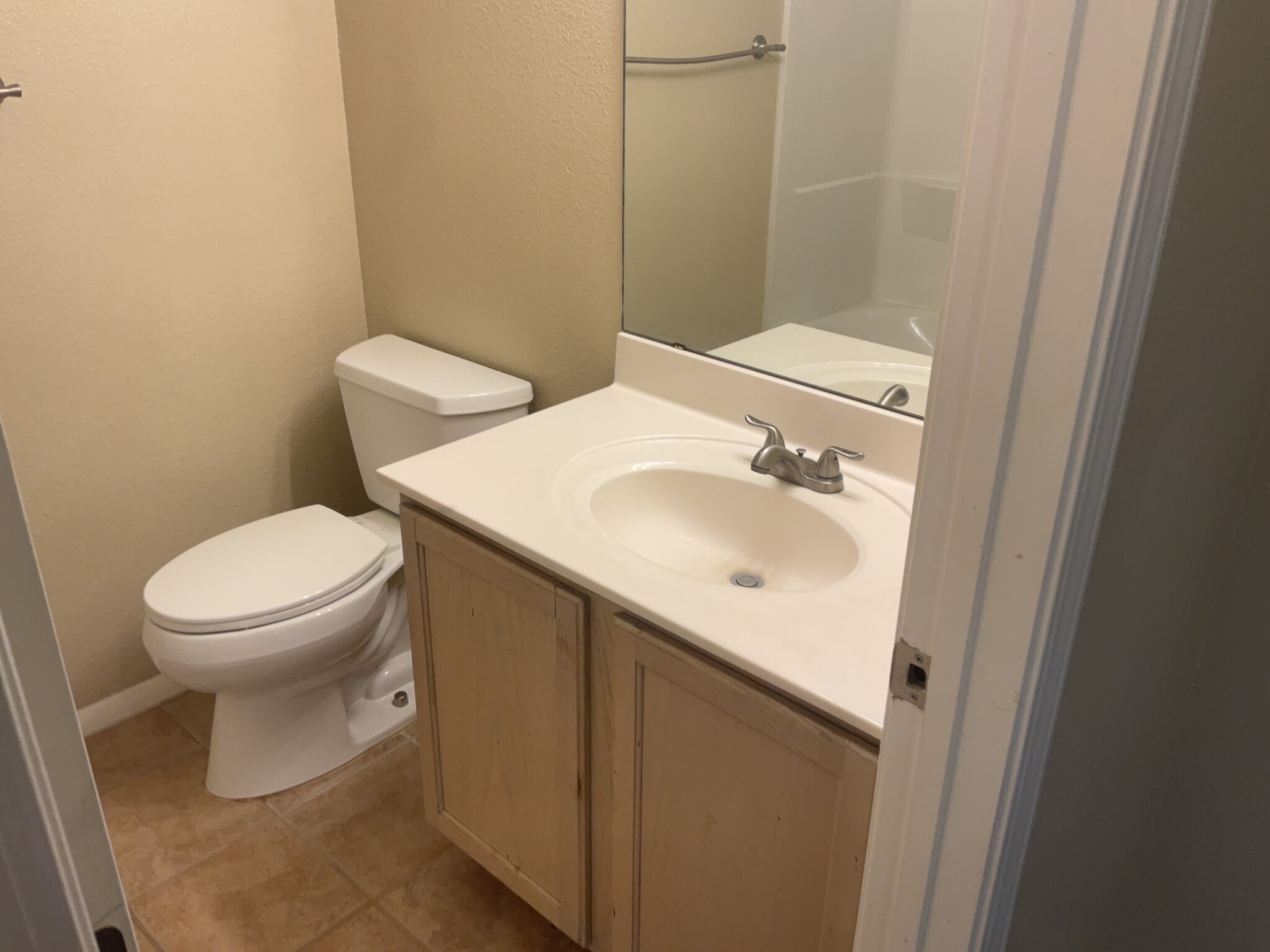 Building Photo - 625 Valley Meadows Dr NE