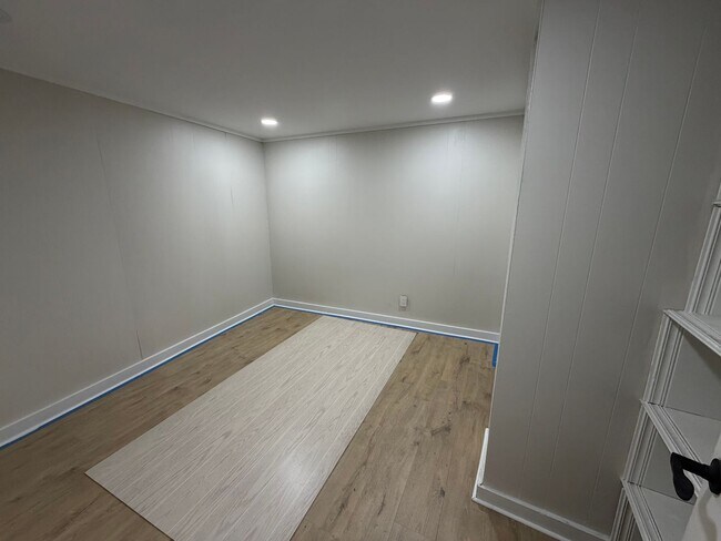 Building Photo - 904 Coldwater Rd