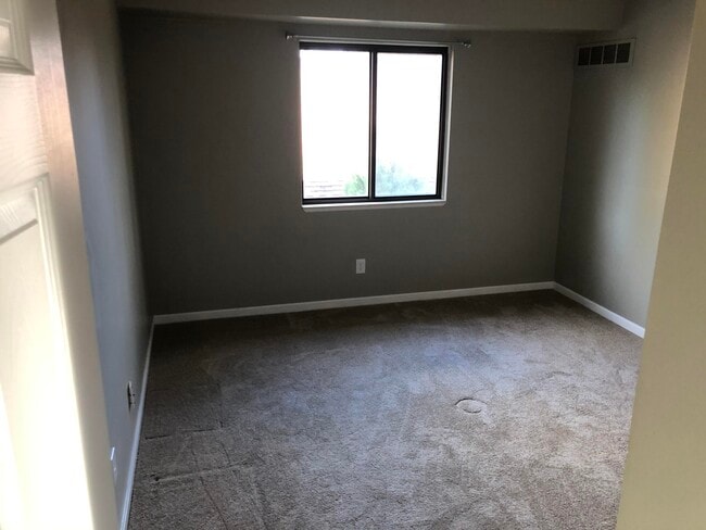 Building Photo - 679 Karmada St