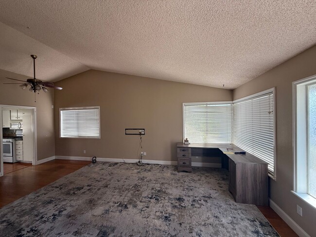 Building Photo - New Photos! Lovely One Level home in Valen...