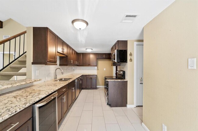 Building Photo - 2611 Quarry Hill Rd