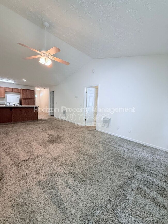 Building Photo - 4019 Hidden Hollow Dr