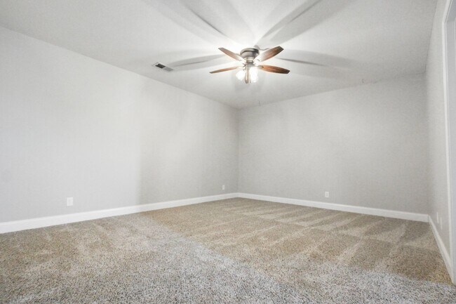 Building Photo - Pet Friendly Four Bedroom with Basement!