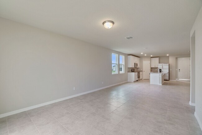 Building Photo - 121 Towns Cir