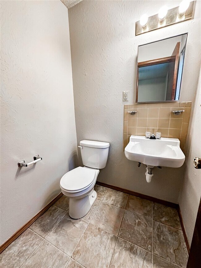 Building Photo - 6910 SW Forest Ave