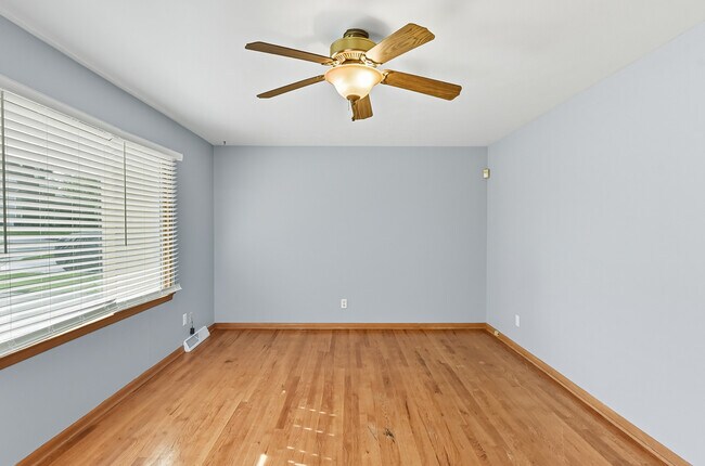 Building Photo - 2710 S 48th Ave