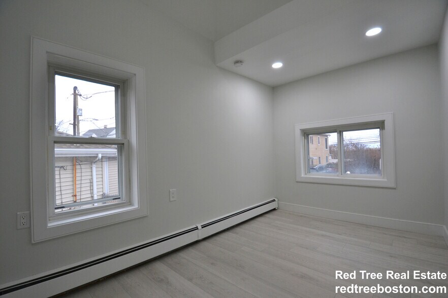 Building Photo - 15 Avalon St