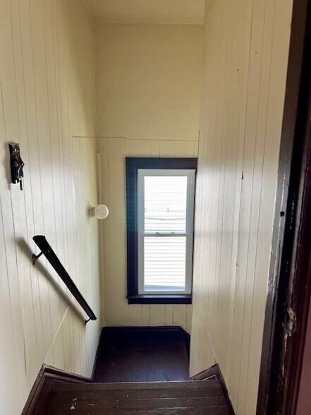 Building Photo - 136 Milton St