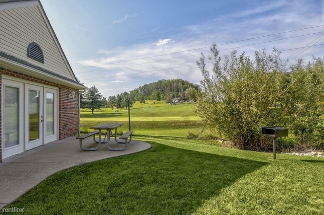 Building Photo - 3 br, 1.5 bath Townhome - Canterbury Place