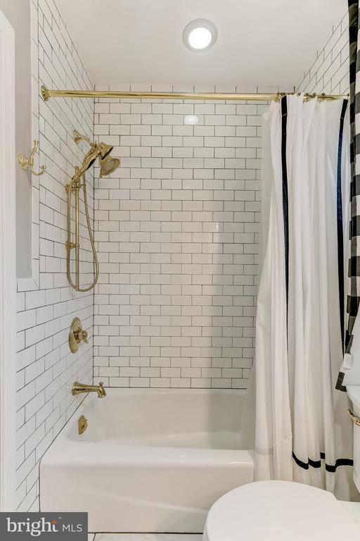 Building Photo - 145 W Hill St