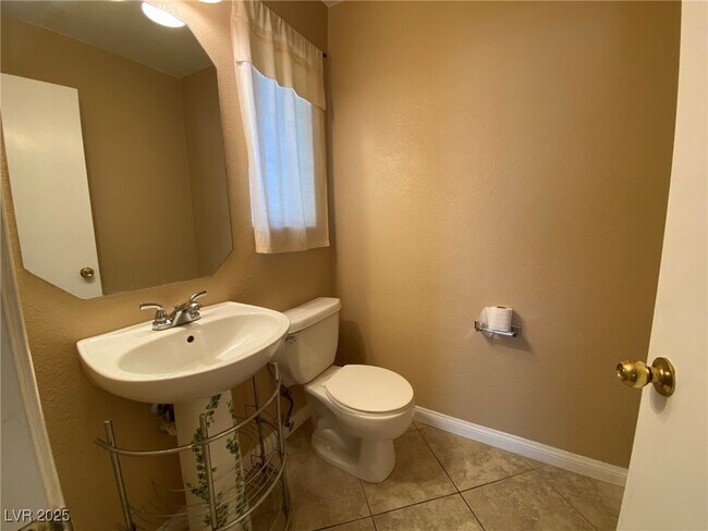 Building Photo - 4532 English Lavender Ave