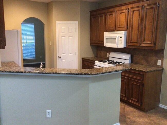 Building Photo - 2718 Lakecrest Way Dr