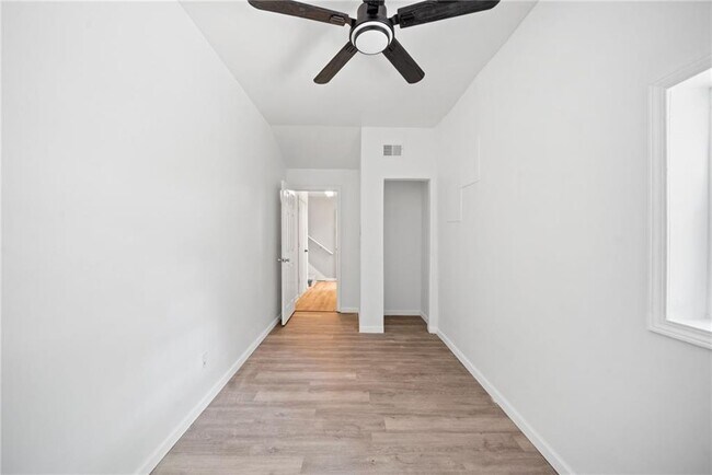 Building Photo - 5590 Princeton Oaks Dr