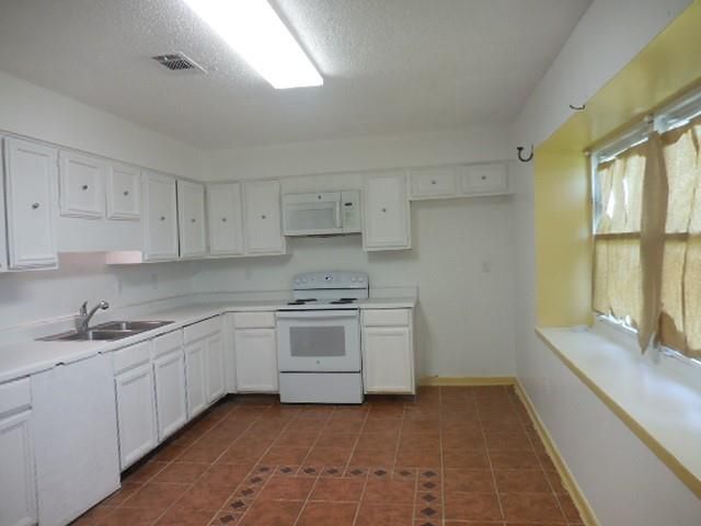 Building Photo - 2440 W Sunny Meade Dr