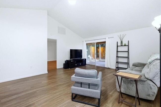 Building Photo - 4819 Village Garden Dr