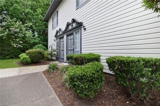 Building Photo - 240 Ferdinand Cir