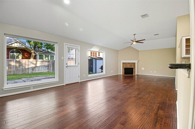 Building Photo - 15522 Valley Plum Ct