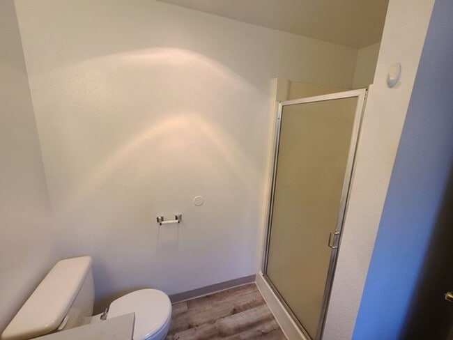 Building Photo - 3Bd/2Ba Single Story House - Available to ...