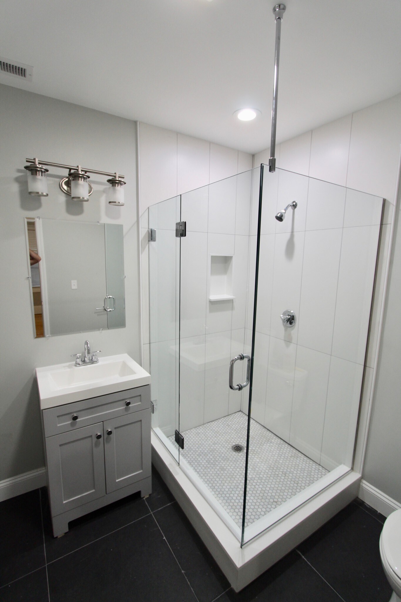 Building Photo - 460 Saratoga St