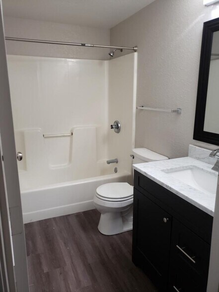 Building Photo - 1135 W South Park Ave