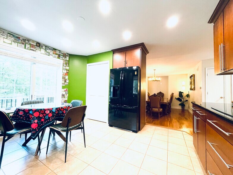 Building Photo - 157 Main St