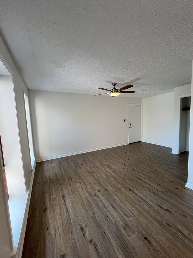 Building Photo - 44710 Beechwood Ct