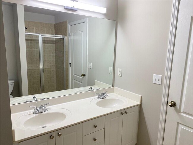 Building Photo - 1664 Oakbrook Lake Dr NW
