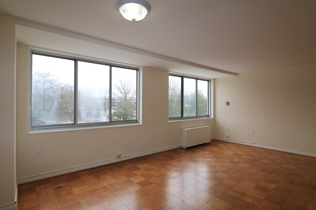 Building Photo - 2/2 Gem in Grosvenor Park!