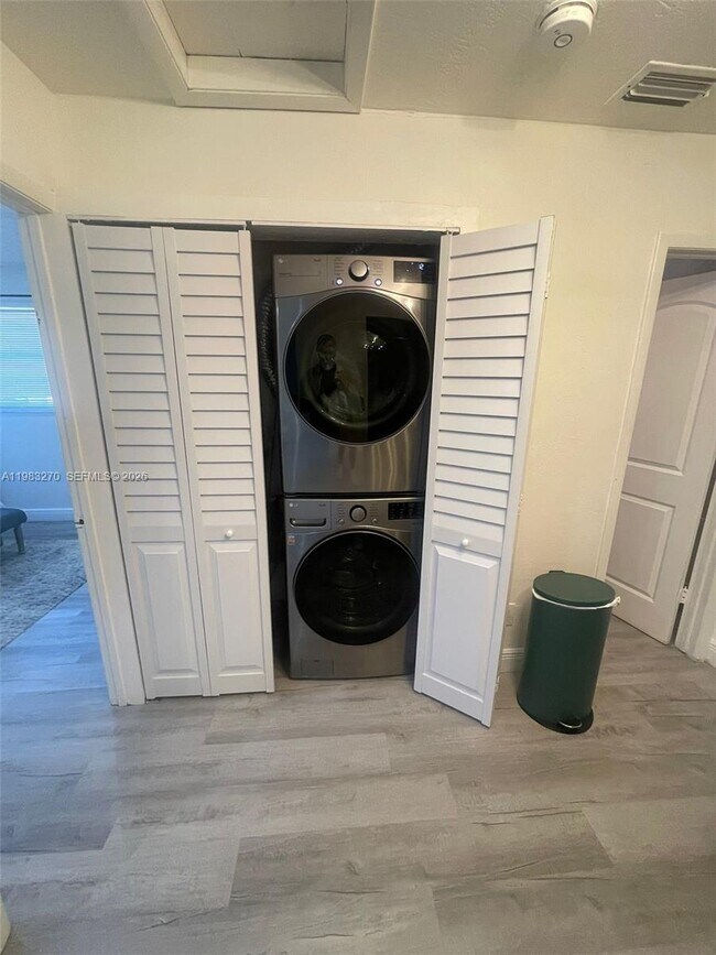 Building Photo - 1736 N 16th Ct