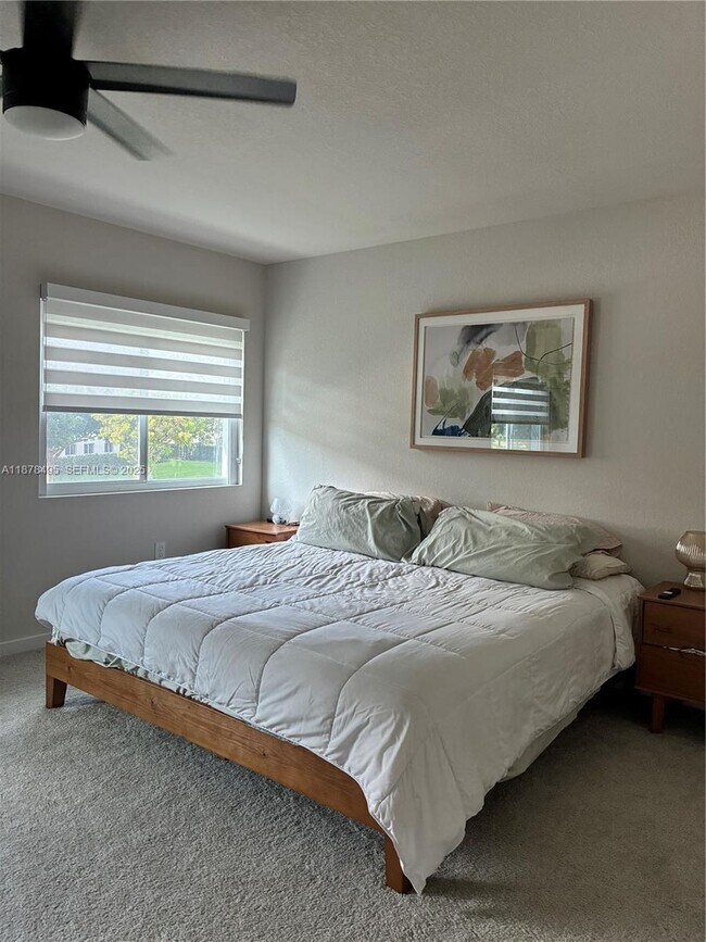 Building Photo - 1069 NW 4th Ter