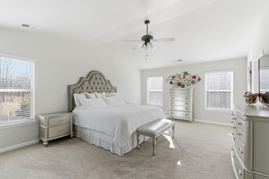 Building Photo - Room in House on Zoya Ct