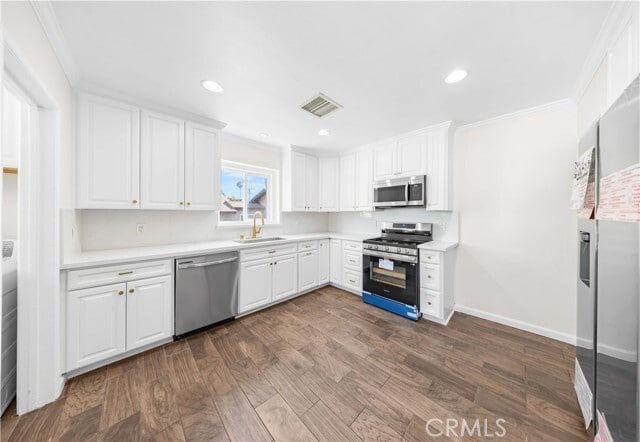 Building Photo - 2074 Summit Ave