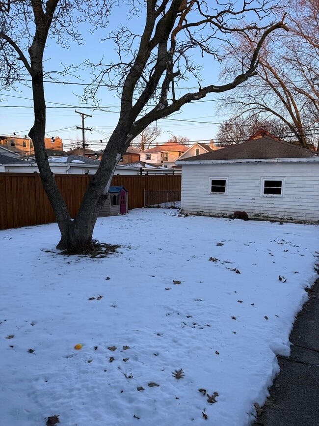 Building Photo - 1172 S Grove Ave