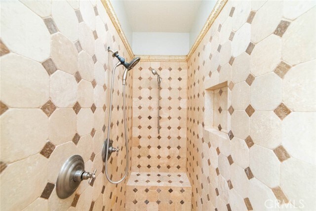 Building Photo - 7 Camellia