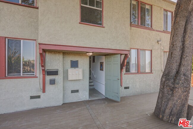 Building Photo - 2710 Bellevue Ave