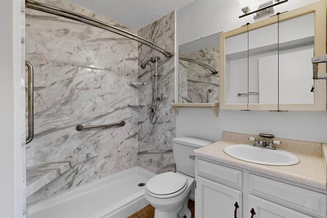 Building Photo - 2702 Avenida Del Sol