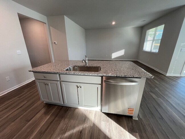 Building Photo - Welcome to your dream home in the heart of Leland, NC.