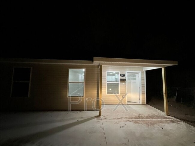 Building Photo - 207 S Byers