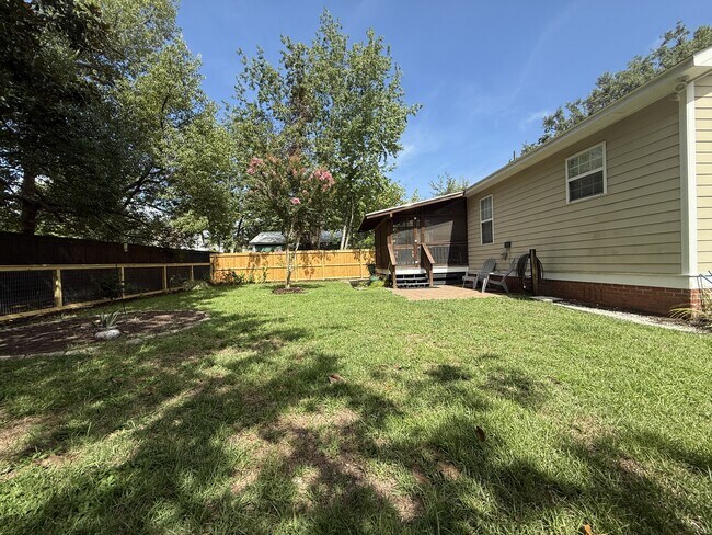 Building Photo - 2717 Oaklawn St