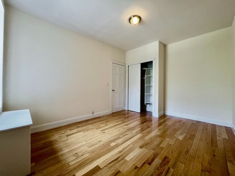 Building Photo - 585 W 204th St