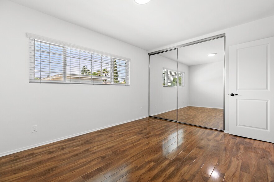 Building Photo - 15419 Valerio St