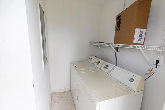 Building Photo - 21043 Bersell Ave