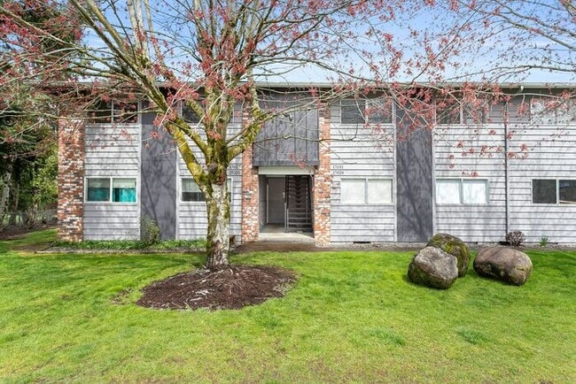 Building Photo - Amazing 3 bedroom available soon! Apply NOW!! 503-664-4101