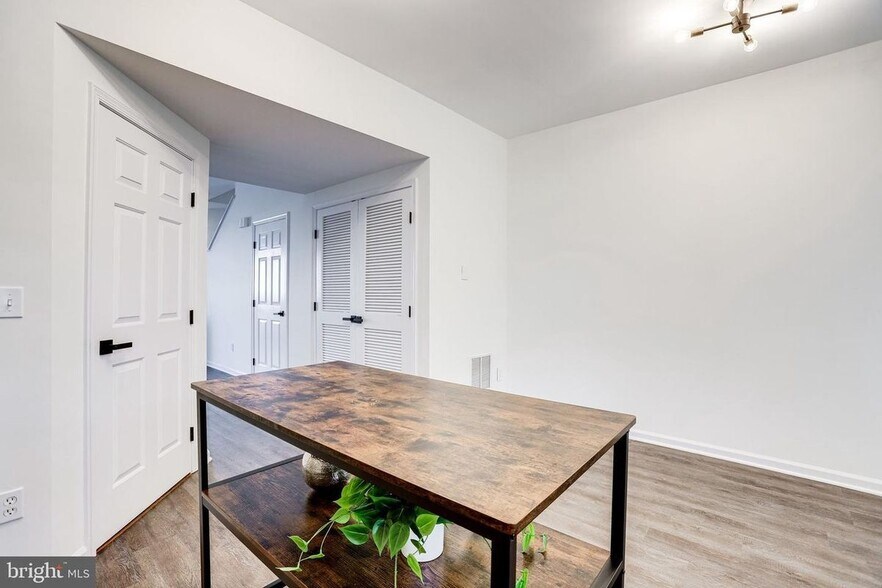 Building Photo - 15656 Three Otters Pl