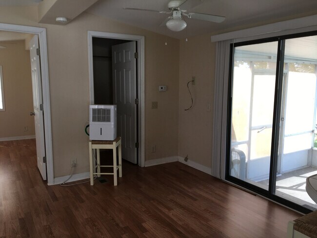 Building Photo - Lakeside Cute 1/1 in Shelter Cove- Furnished