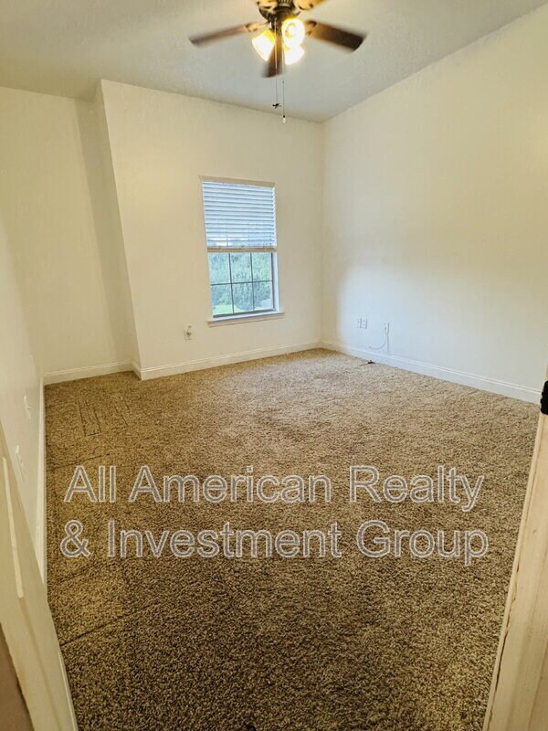 Building Photo - 603 Red Fern Rd