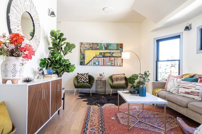 Building Photo - Please call Shami at (415) 225-2543 to sch...